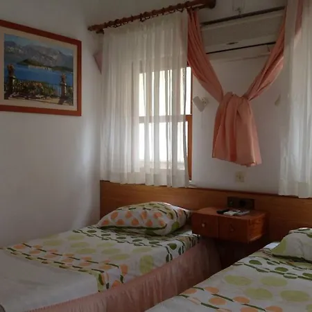 Hotel Tuana Side