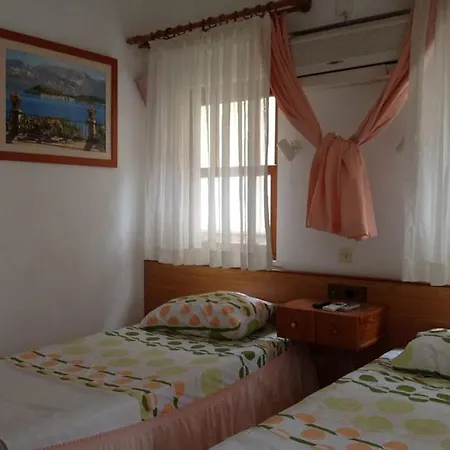 Hotel Tuana Side