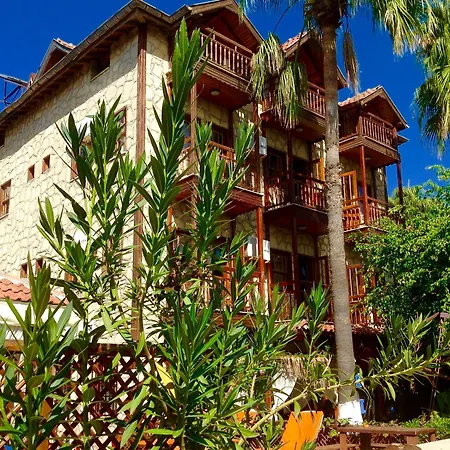 Hotel Tuana Side